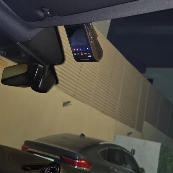 Viofo A329 installed in Porsche Cayenne 2025 - Front Camera inside view